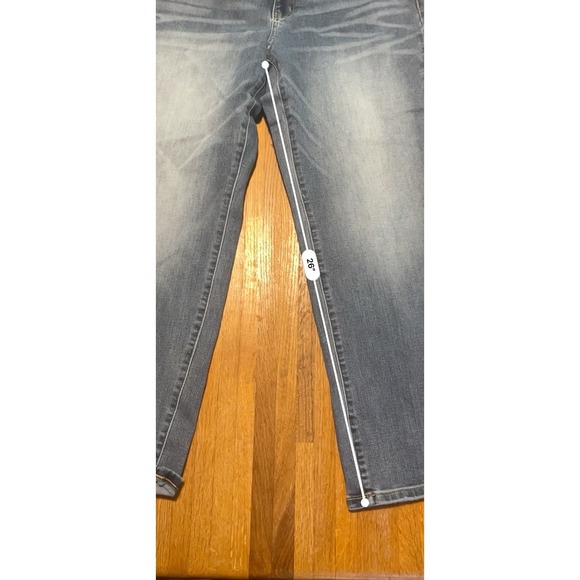 Time and Tru Women 16 Straight Blue Denim White Wash Ankle High Rise Jeans‎ - Picture 3 of 6
